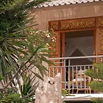 Arya Homestay